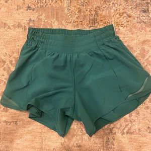 Lululemon “teal lagoon” size 4 hotty hots